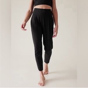 Athleta High Rise Elation Pant in Black Small